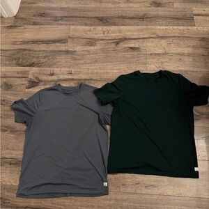 Vuori men’s current tech tees